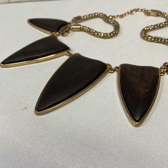 Wooden chevron style statement necklace - Picture 11 of 11